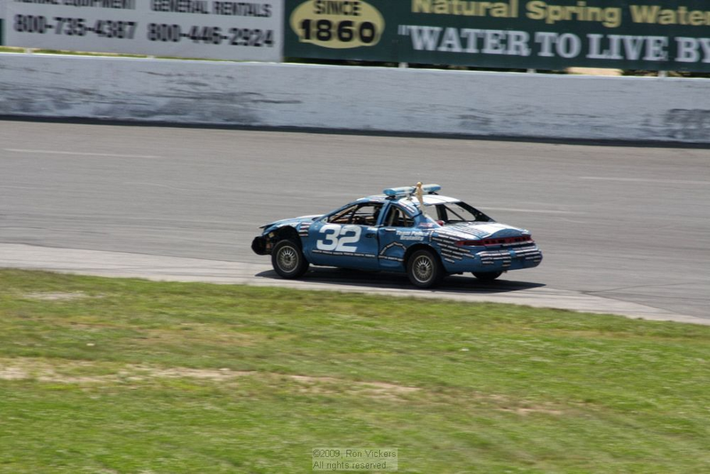 Illustration for article titled The 24 Hours Of LeMons New England 2009 Über Gallery, Part 2